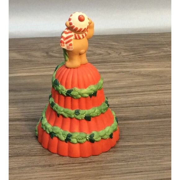 Avon 1991 Porcelain Christmas Bell Garland of Greetings, with Bear on top - Picture 3 of 8